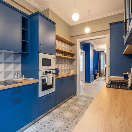 Sofia's Classy Blu -2 Bedrooms Apartment *