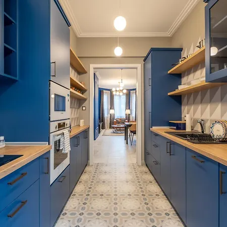 Sofia's Classy Blu -2 Bedrooms