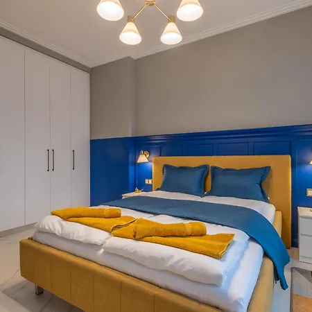 Sofia's Classy Blu -2 Bedrooms *