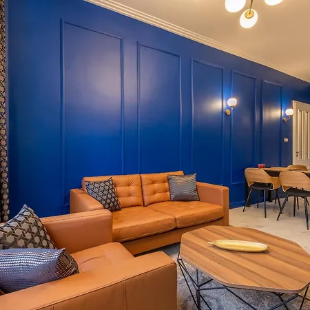 Sofia's Classy Blu -2 Bedrooms *