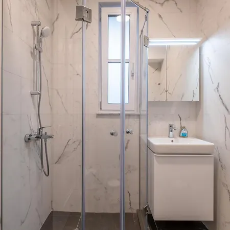 Апартамент Sofia's Classy Blu -2 Bedrooms София